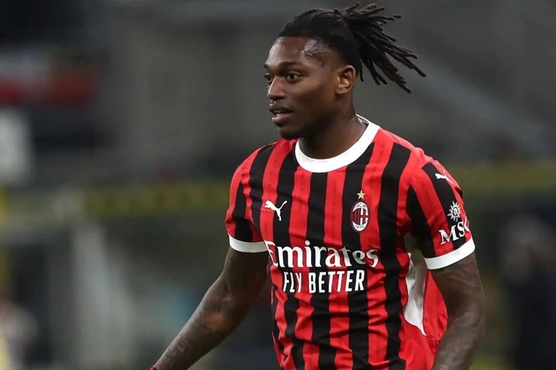 الدوري الإيطالي: غياب لياو عن افتتاحية ميلان وتأثيره على الفريق