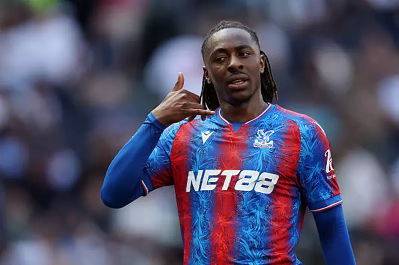 توتنهام يتمسك بآمال ضم إيزي من كريستال بالاس رغم التحديات