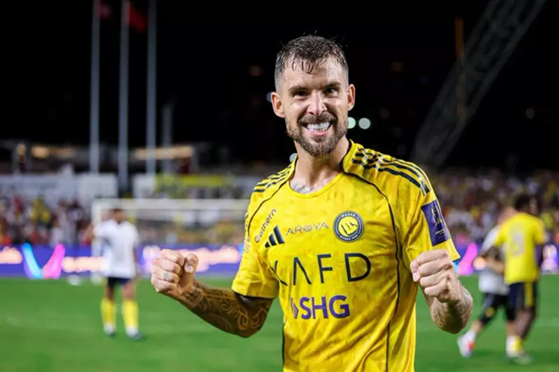 مدافع النصر: تعزيز الروح الجماعية لمواجهة الاتحاد في السوبر