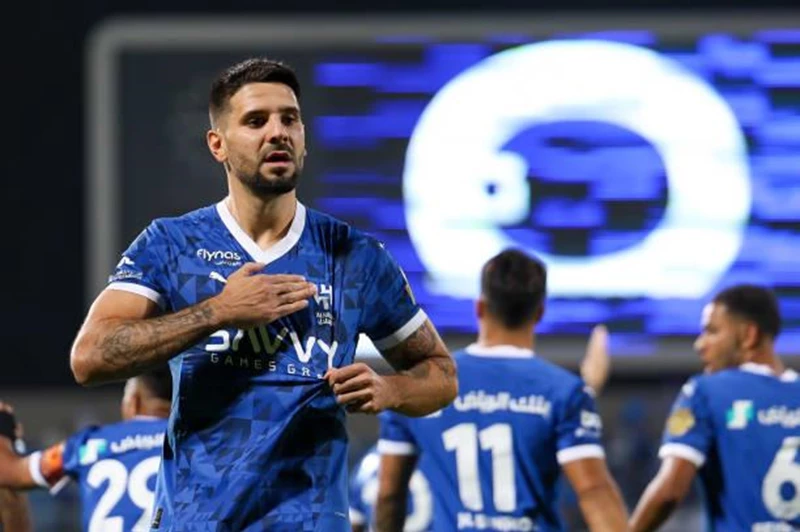 ميتروفيتش يُعلن رفضه الانتقال إلى سندرلاند