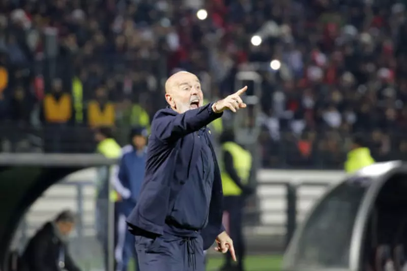 رسميًا.. فيورنتينا يعلن إقالة بيولي من تدريب الفريق